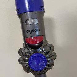 Dyson V8 