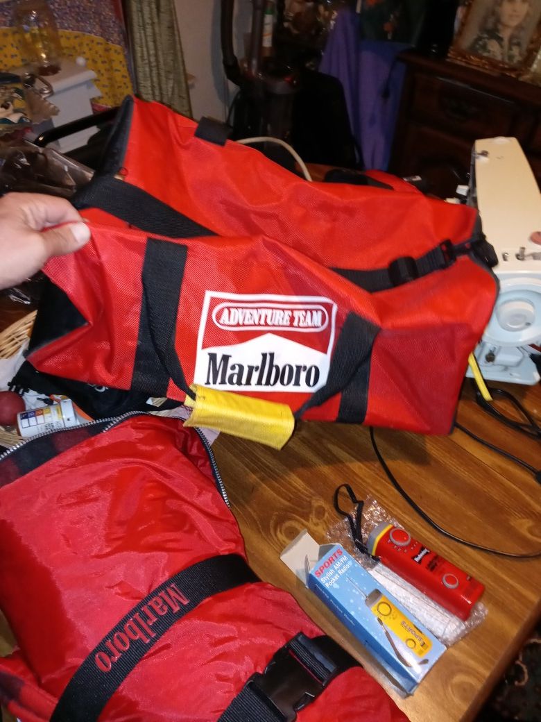 Marlboro collection sleeping bag 2 bags rare radio