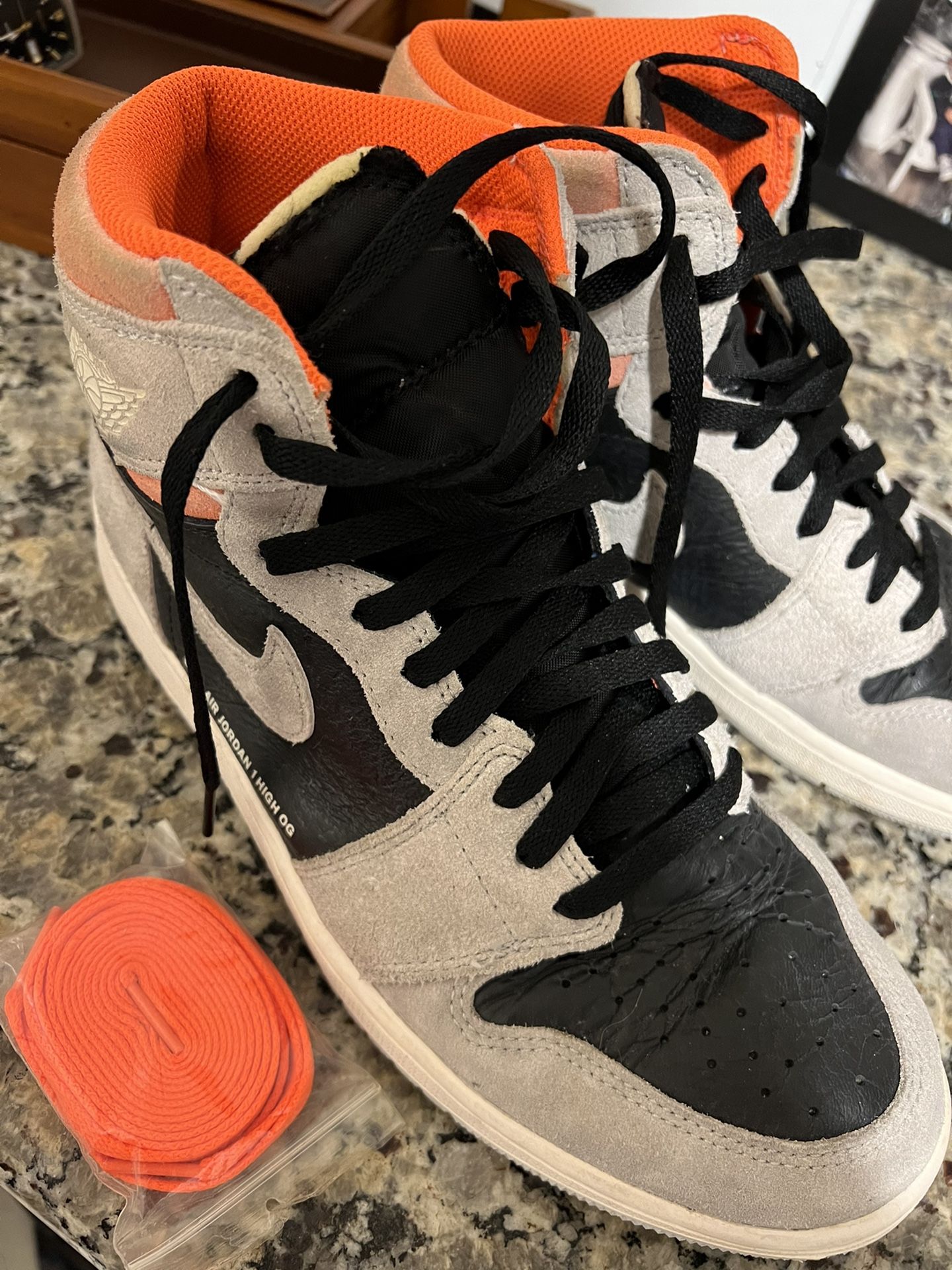 Jordan Retro 1 Neutral Grey Hyper Crimson