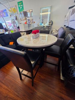 🪙 Round Dining Set 5 Pcs, Counter Height, Black And White Top, Black Leather Chairs, Only Display.
