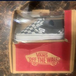 The slip-on V-shaped kids'  