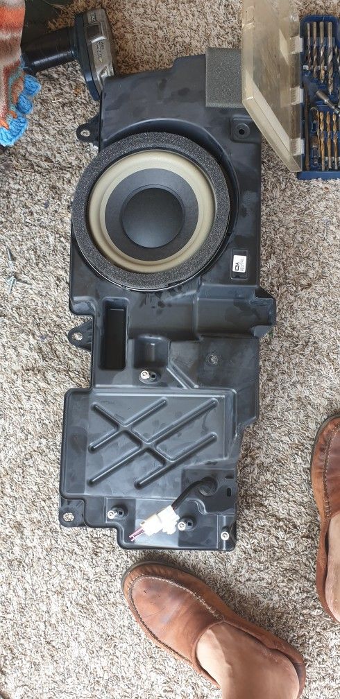 Jbl Espeaker And Box For Truck Behind The Seat Working Great Has Alot Of Bass