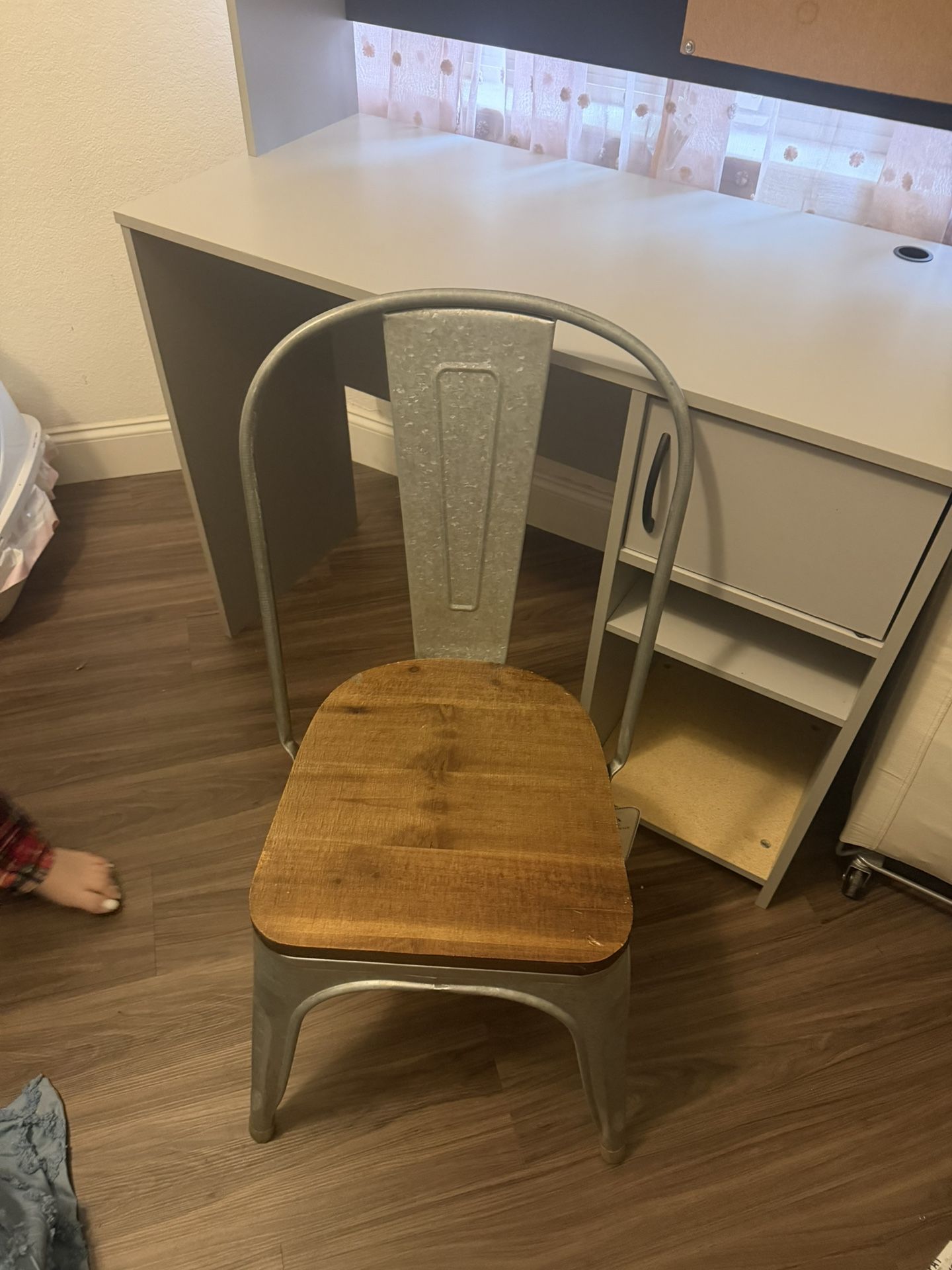 Desk/chair