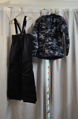 NEW Boy Snow Suit Size XL (14-16).
