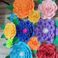 Paper Flowers And Paper Roses. Flores De Papel