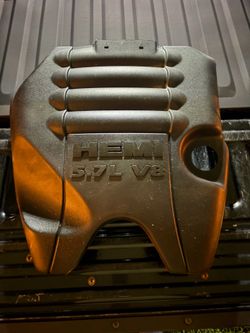 Ram 1500 5.7 Hemi engine cover