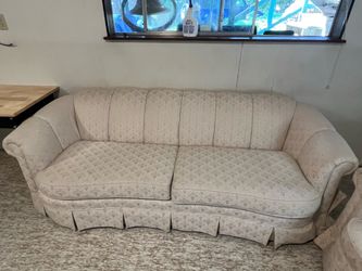 Broyhill vintage couch and love seat
