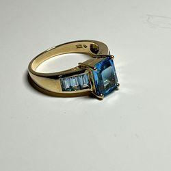 10k Blue Topaz Ring (Size 9)