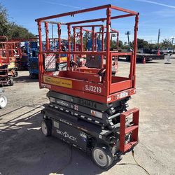 19 FT 30-32 IN SCISSOR LIFT ELECTRIC