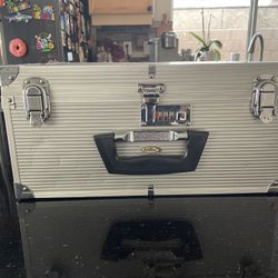 Intel Aluminum Game cube Travel Case W/lock Combination 