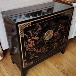 Vintage Drexel Heritage Hollywood Regency Chinoiserie Hand-Painted Black Lacquered Bar Cabinet