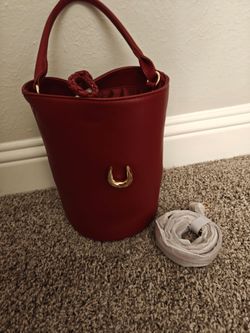 Burgundy bucket bag