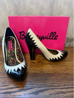 Betsy Johnson 6.5 Women’s Black & White Patent Leather Pumps Heels Shoes NEW