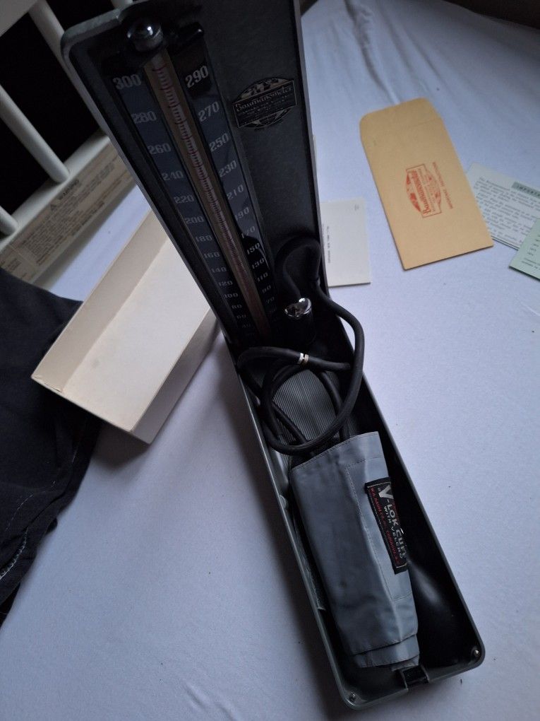 BLOOD PRESSURE MONITOR VINTAGE MERCURY