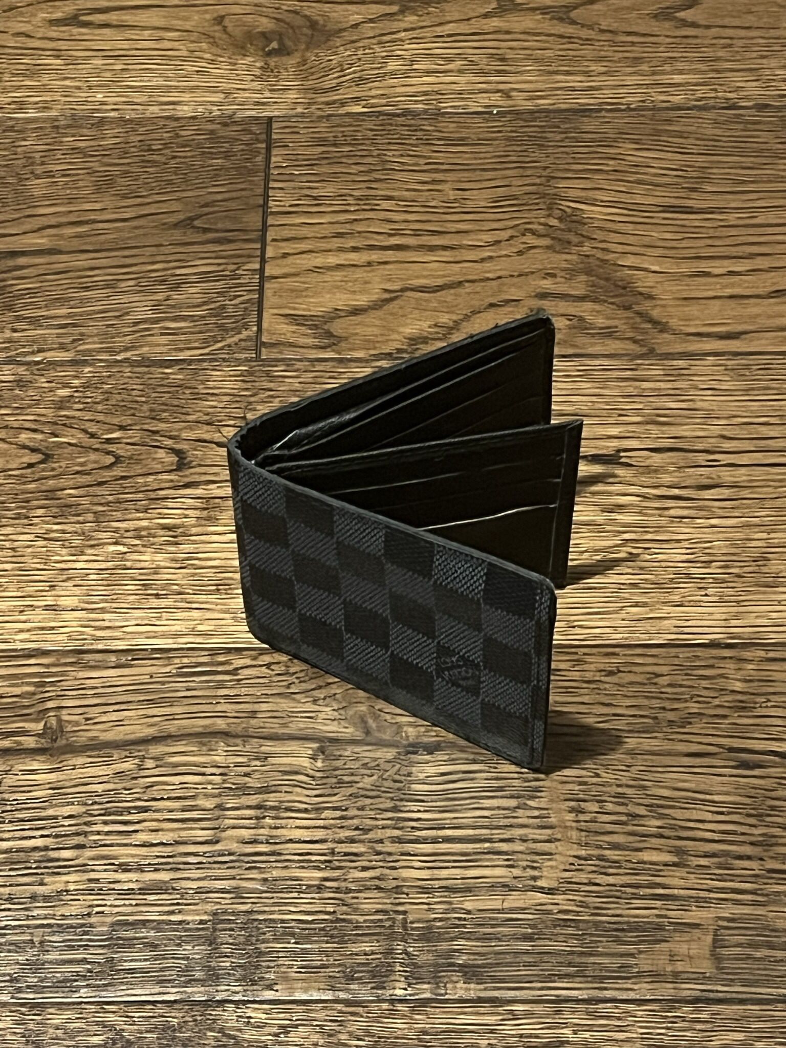 Used High Quality Louis Vuitton Wallet for Sale in Niles, IL - OfferUp