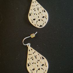 New Condition Vintage Large Dangle Silver Tone Tear Drop Shaped Earrings! 