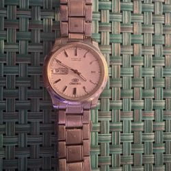 Seiko SNK789 Seiko 5 automatic stainless steel watch with a white dial.