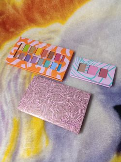Ulta Beauty eyeshadow palette & Brushes