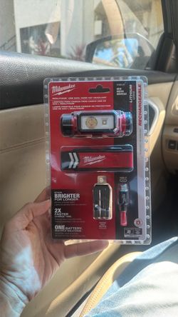 Milwaukee 600 Lumen RedLithium Headlamp