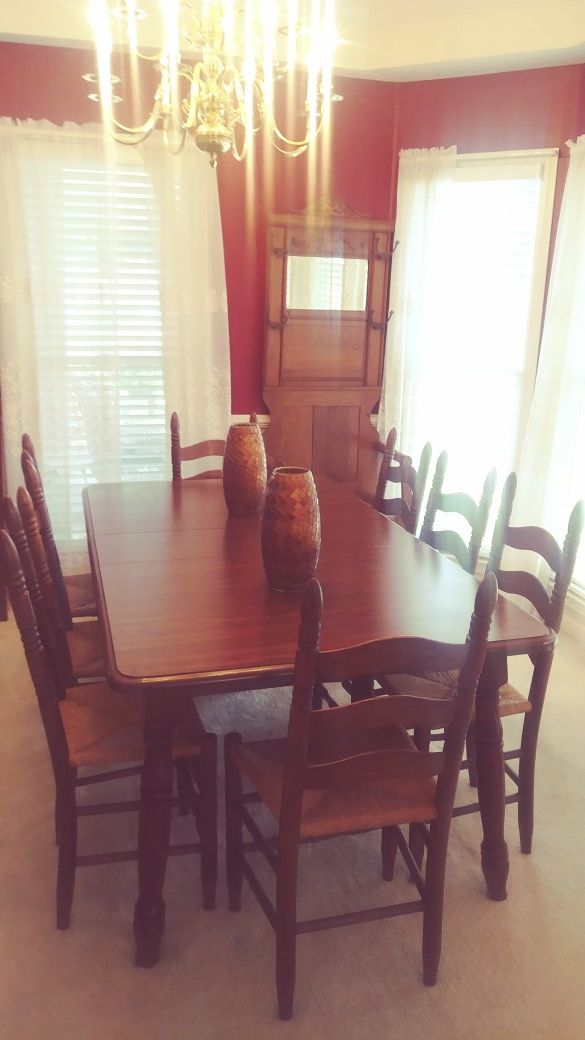 Vintage antique table with leaf seats 12