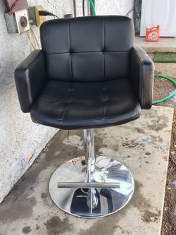 Modern Black Adjustable Bar Stool / Salon Chair – Leather Look & Chrome Base