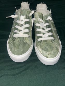Green low top sneakers