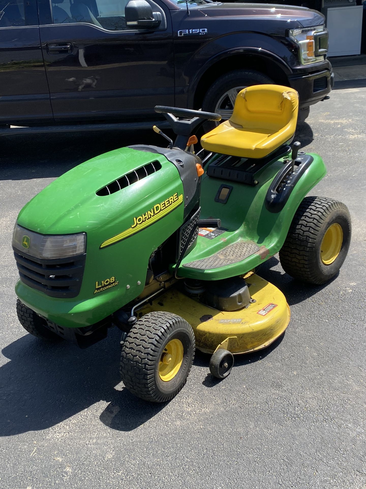John Deere L 108 Lawn tractor