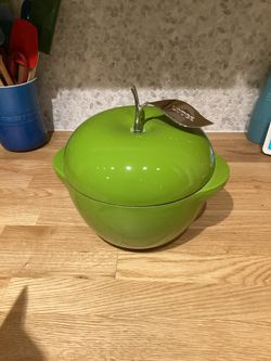 Lodge Enamel Cast Iron Green Apple Dutch Oven