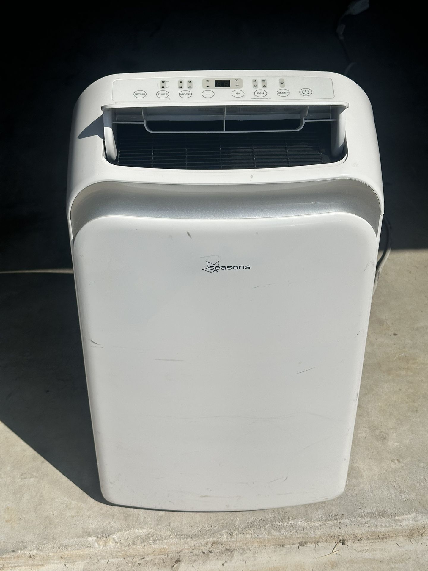 Seasons SM13R1 Portable 13500 Air Conditioner with Heater, White; Cool Rooms Measuring 550 to 700 sq.ft