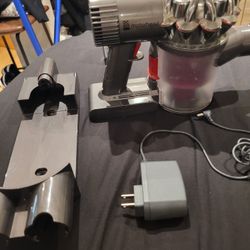 Dyson DC59 Motorhead Bagless Cordless Vacuum with Wall Mount Charger plus