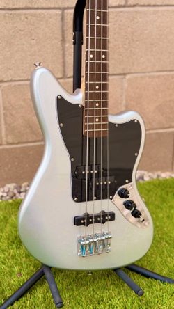 Squier Jaguar Bass Special SS, silver