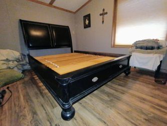 Queen size bed with head and foot board and shelves matrres