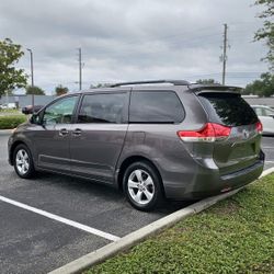 2012 Toyota Sienna 