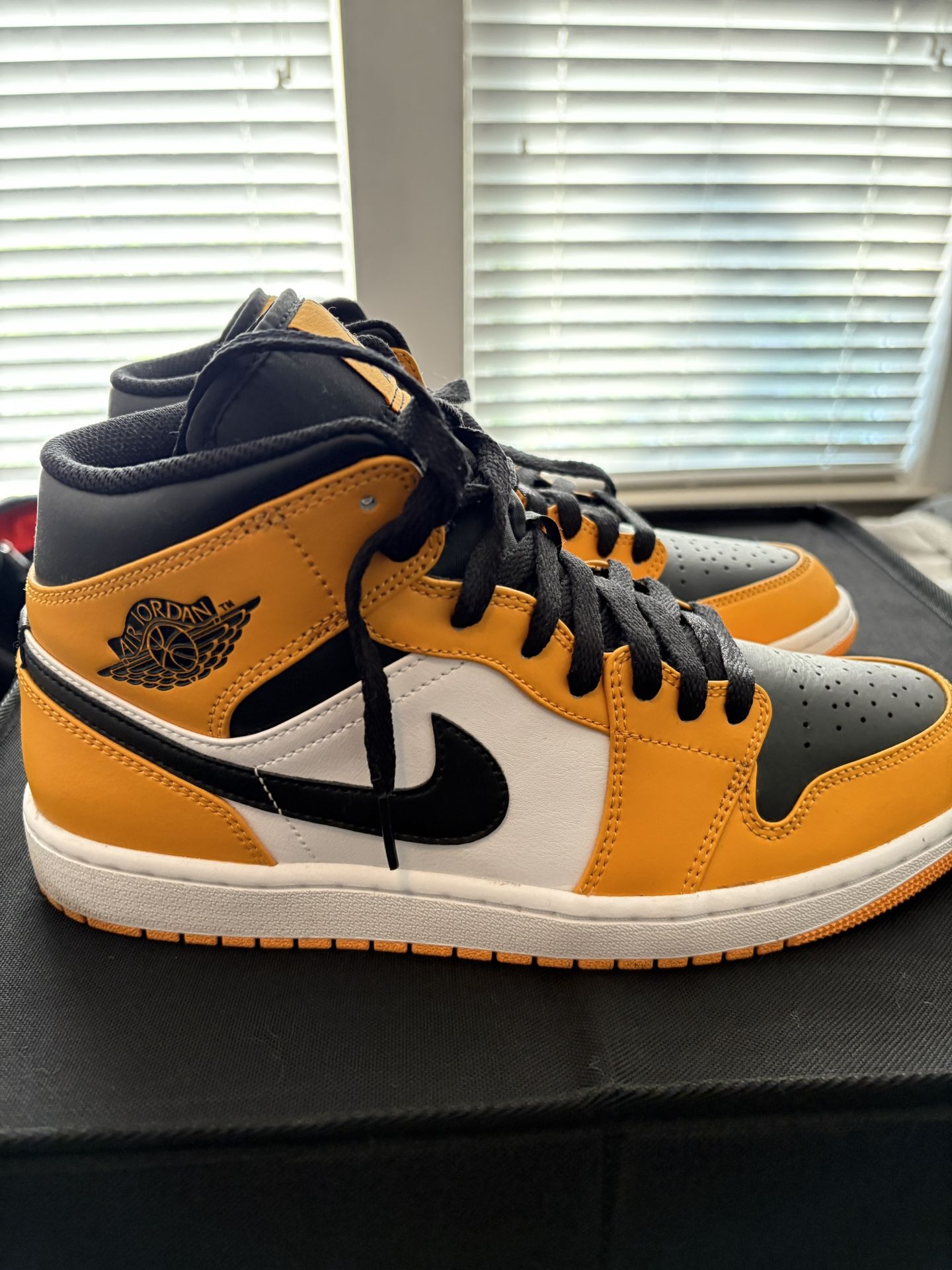 Jordan 1 Taxi - Size 10 Men’s