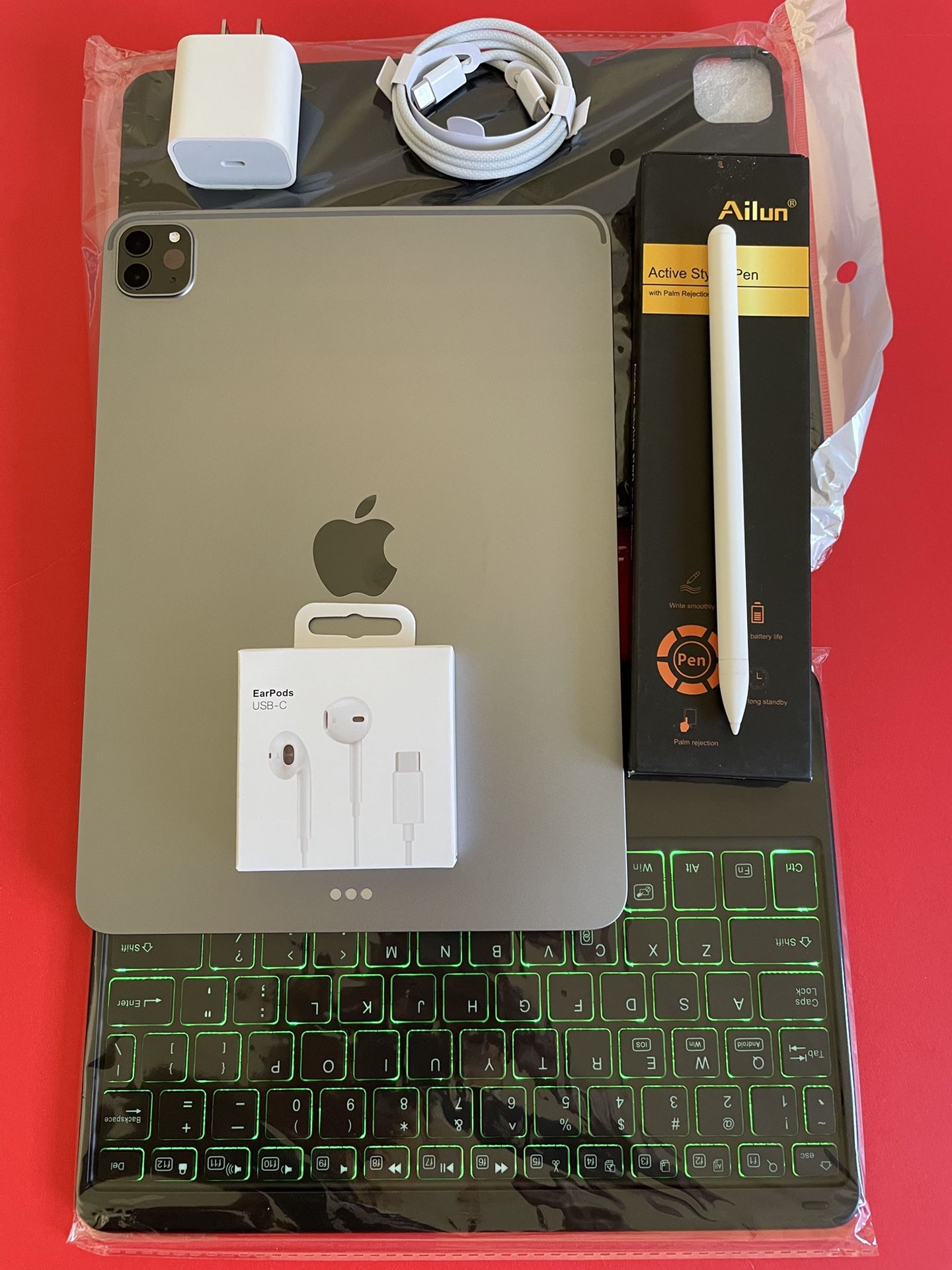128GB Apple IPad Pro 11” 3rd Generation (2021 Model / M1 chip/ Liquid Retina / Face ID) with pen, keyboard & Accesories (1TB $849)