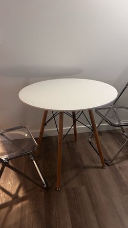 Mid-Century Modern Round Dining Table