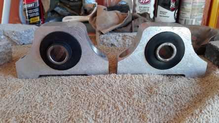 92 - 95 HONDA CIVIC LX   D - SERIES  2 -  FRONT ENGINE UNDER MOUNT $100. BRAND NEW!!!!
