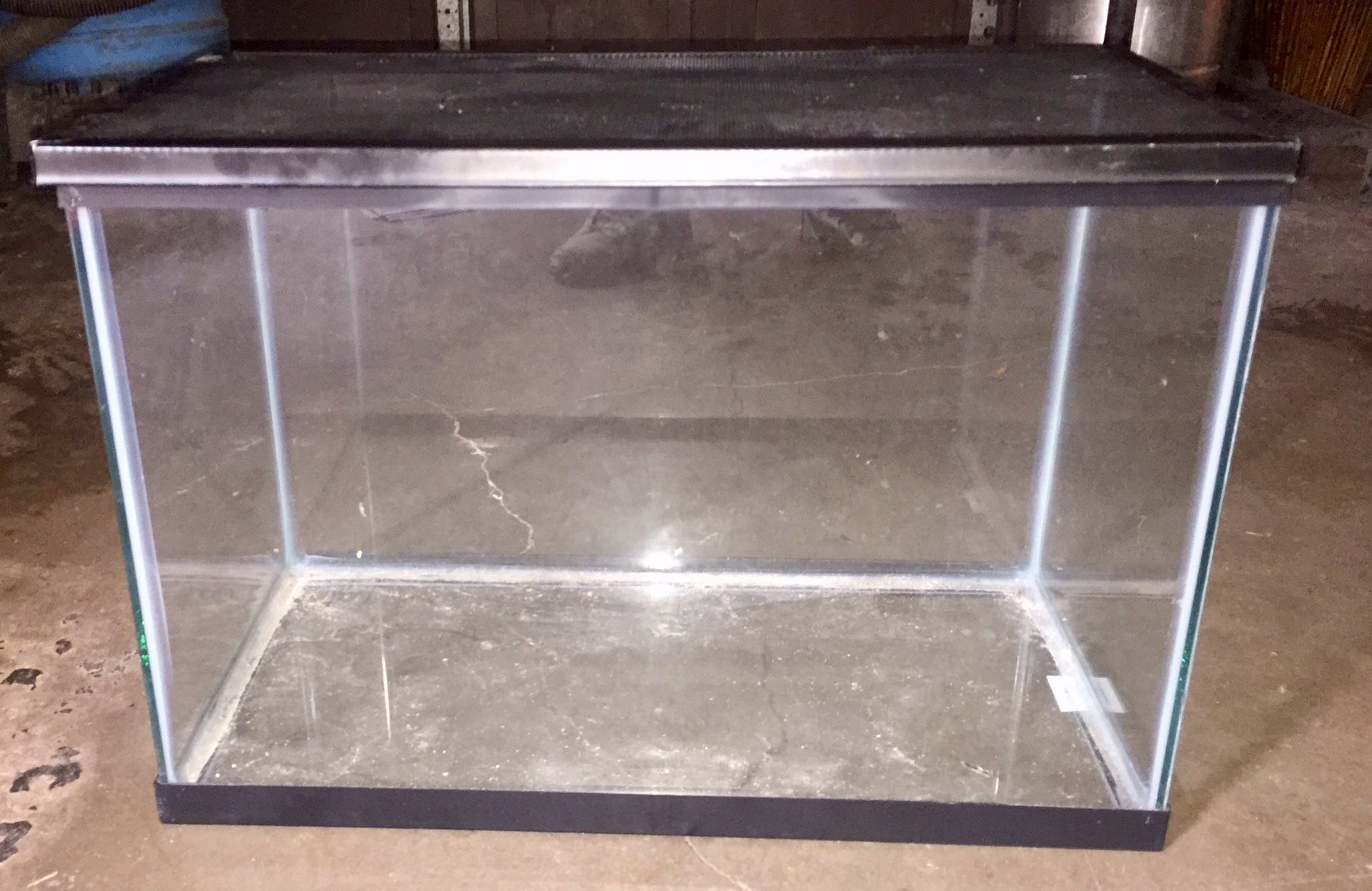 25 gallon fish tank or reptile tank with screen lid
