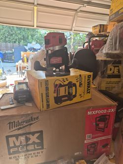 Milwaukee
M18 FUEL 18V Lithium-Ion Cordless Brushless 1/2 in. Router (Tool-Only) Slightly Used excellent condition