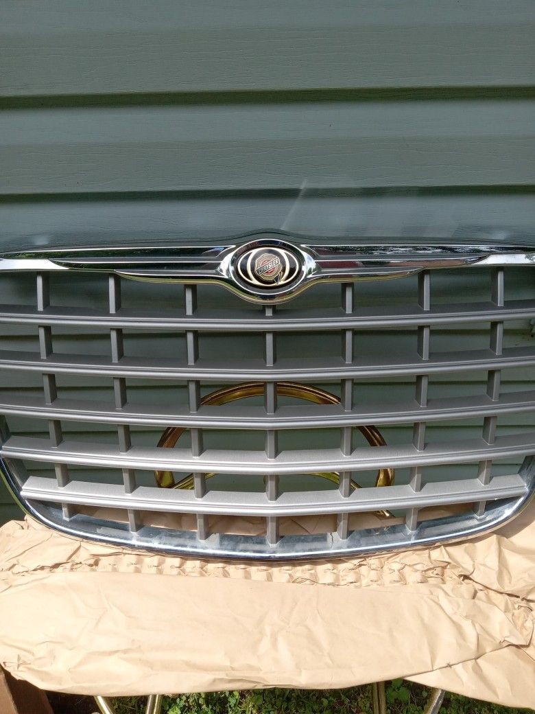 2005 Chrysler 300 grill.