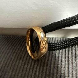 18k Gold Men wedding band Ring Size 8-9