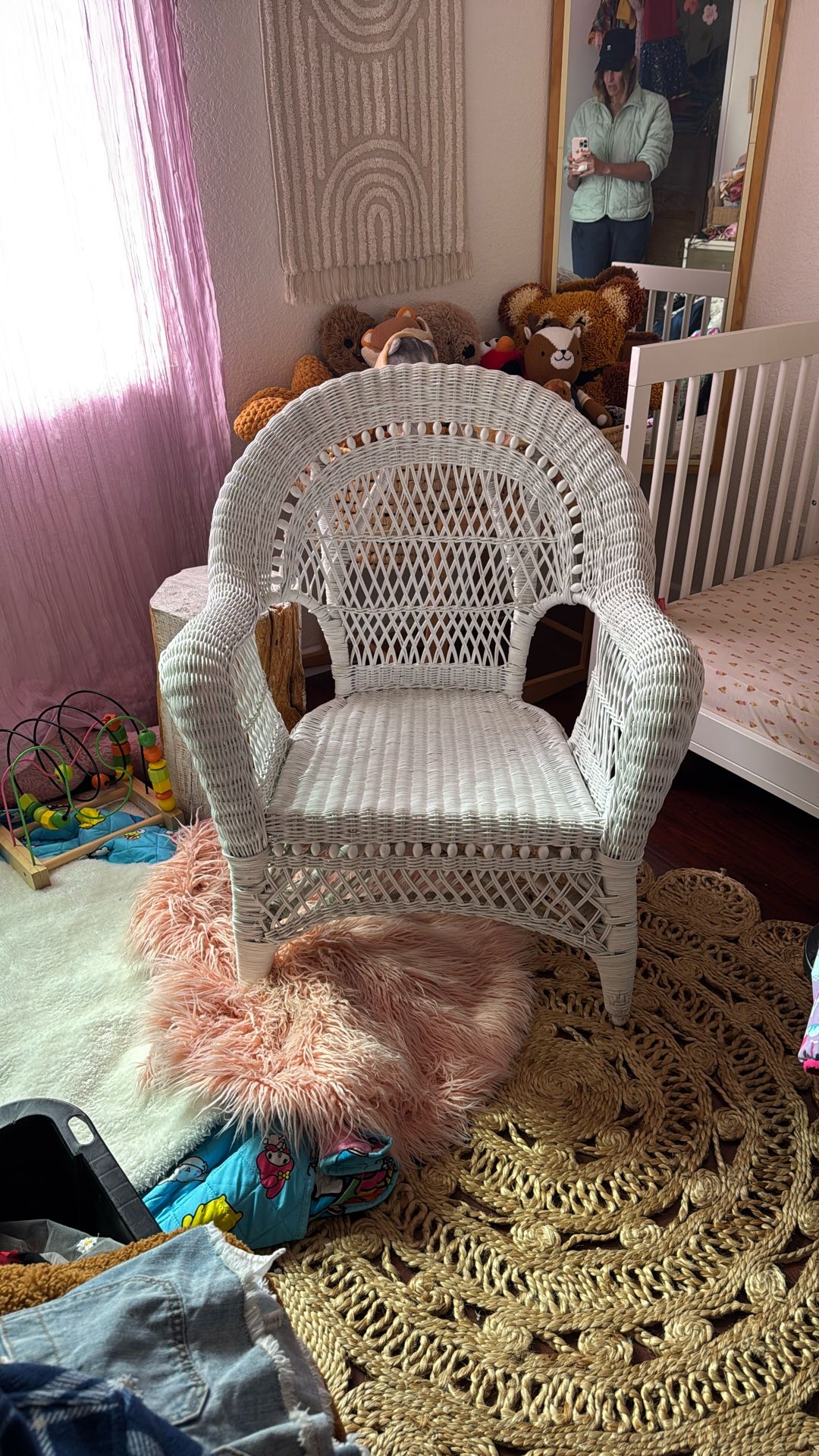 Large White Wicker Chair 