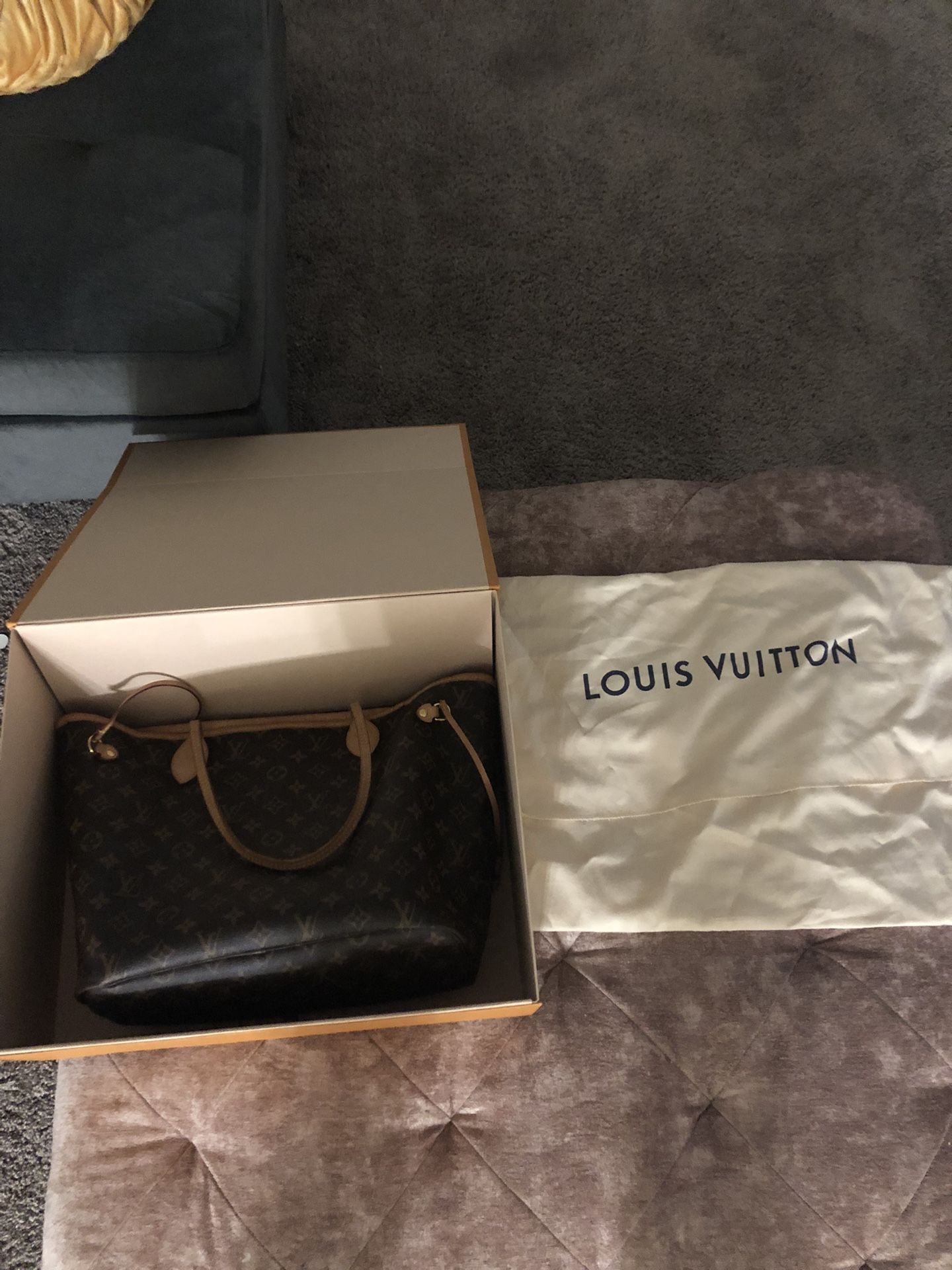 Louis Vuitton Neverfull MM Purse And Bag