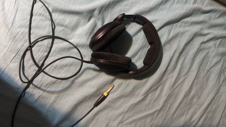 Sennheiser hd 560s wired headphones
