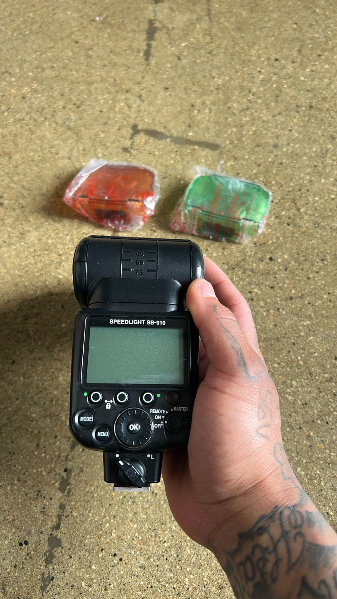 Great Condition Nikon Camera With Nikon Speedlight Sb-910