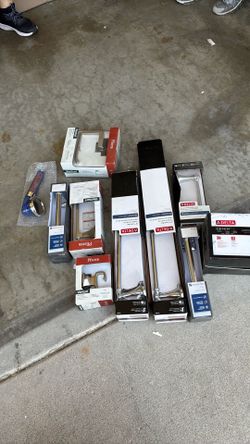 Assorted bathroom accessories
