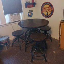 Cool Industrial Kitchen Table With 4 Revoving Stools 
