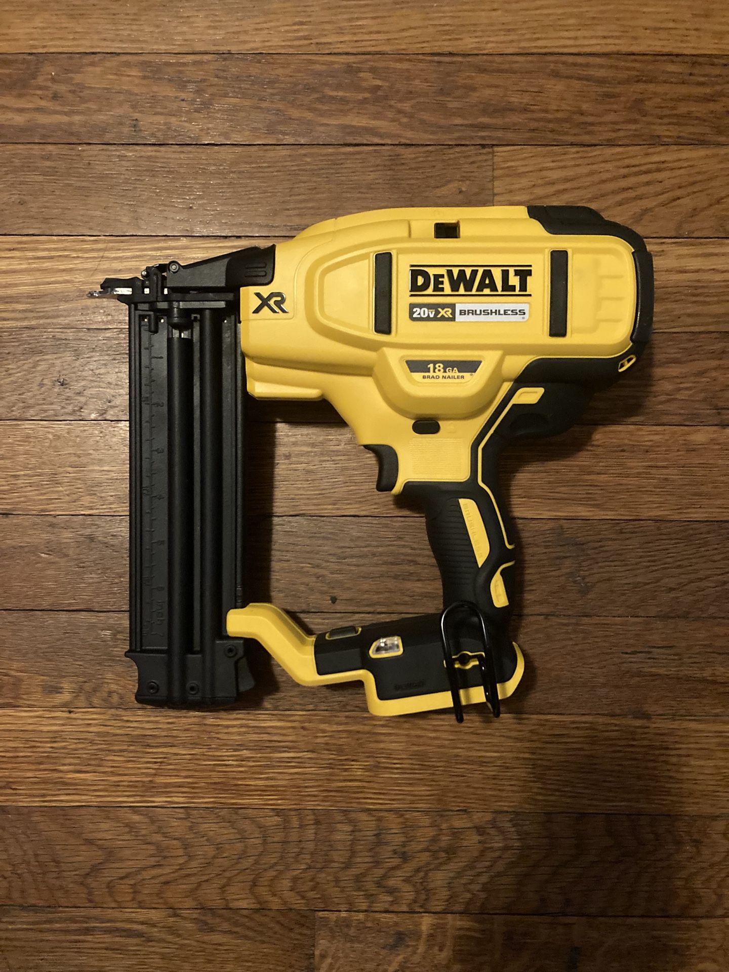 BRAND NEW Dewalt 18g Brad Nailer NEVER USED