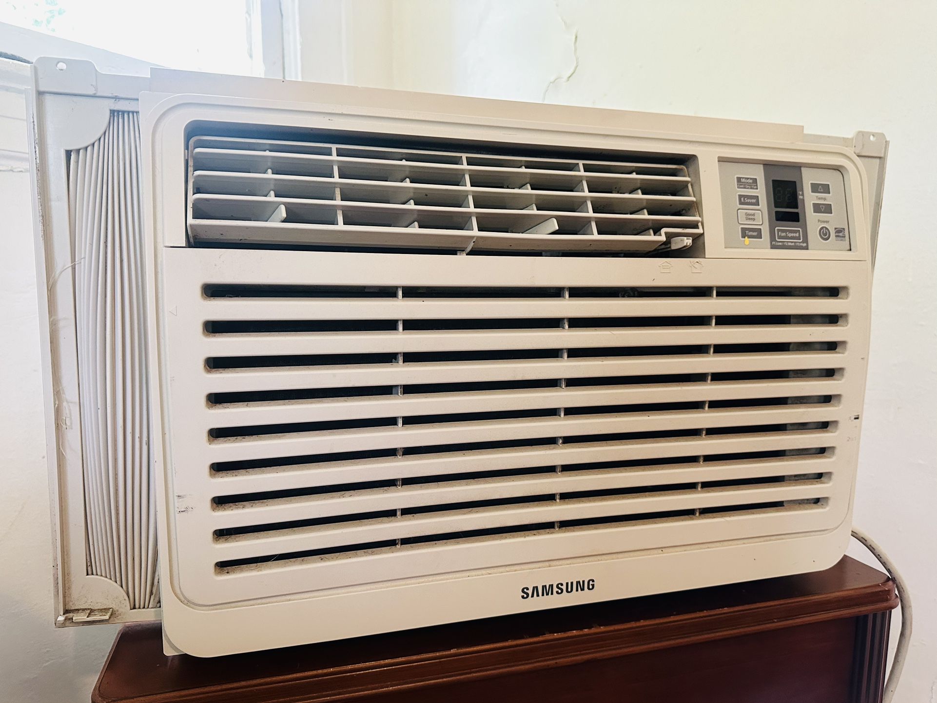 Samsung Air Conditioner AW10ECB8 (10500 BTU!) (Also have Frigidare Air Conditioner!)