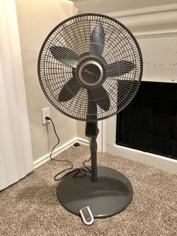 Lasko Elite 18inch Quite Blade Pedestal Fan with remote for Sale in Irving,  TX - OfferUp